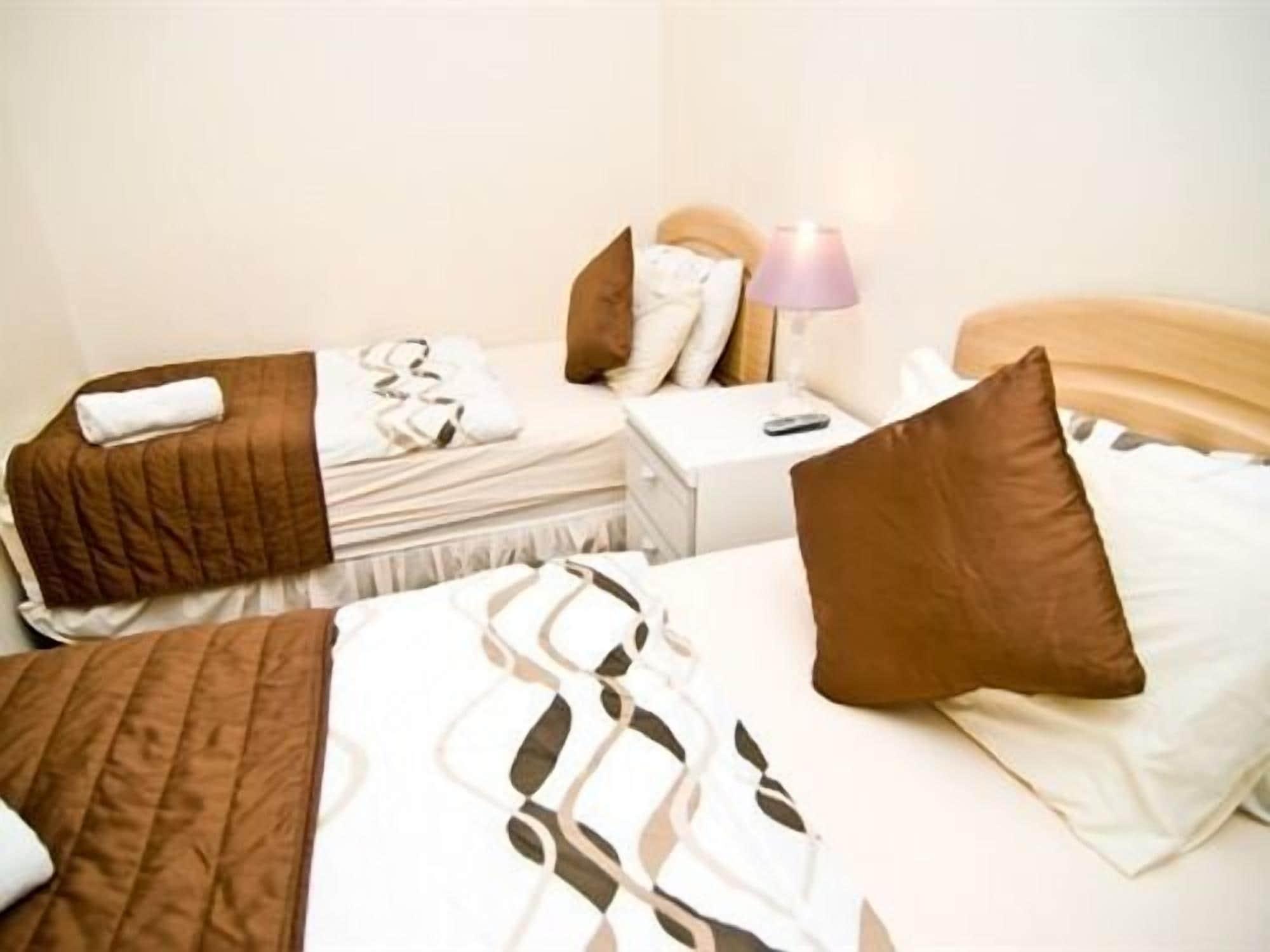 Skylark Guest House Hounslow Exterior photo