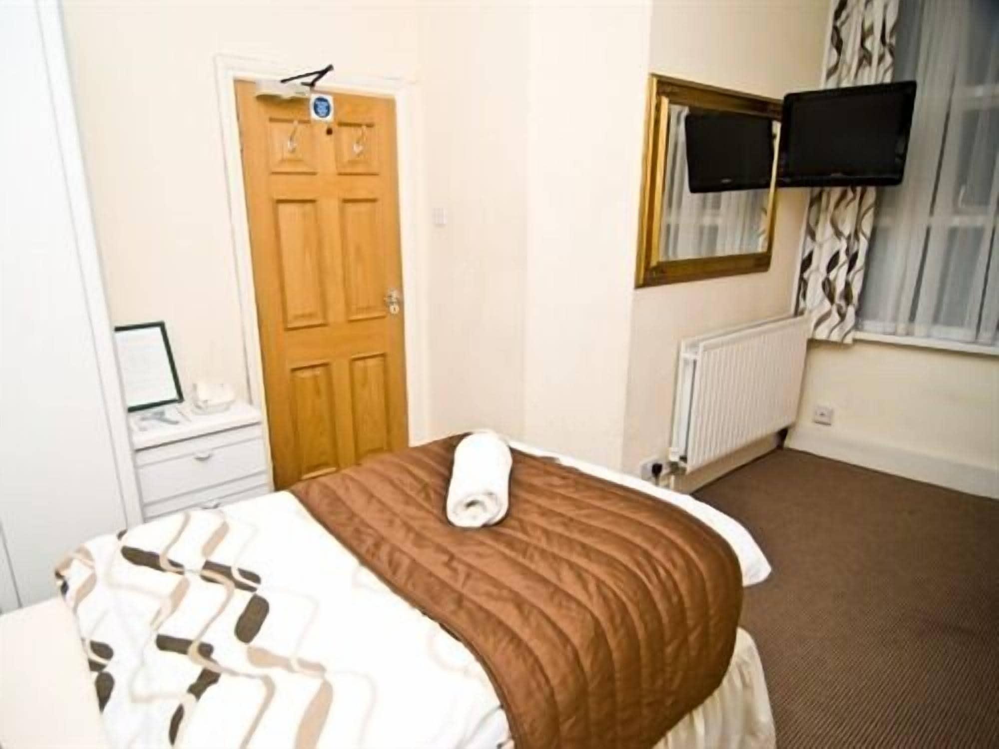 Skylark Guest House Hounslow Exterior photo